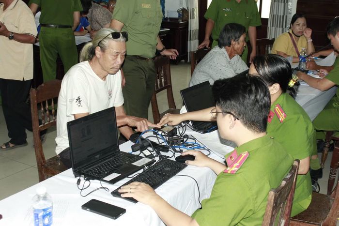 Trong đợt một (tháng 7/2026), Công an TP Huế đã thu nhận 1.985 mẫu sinh phẩm ADN của thân nhân liệt sĩ. Dự kiến trong đợt hai, lực lượng chức năng tiếp tục thu nhận khoảng 500 mẫu sinh phẩm ADN.