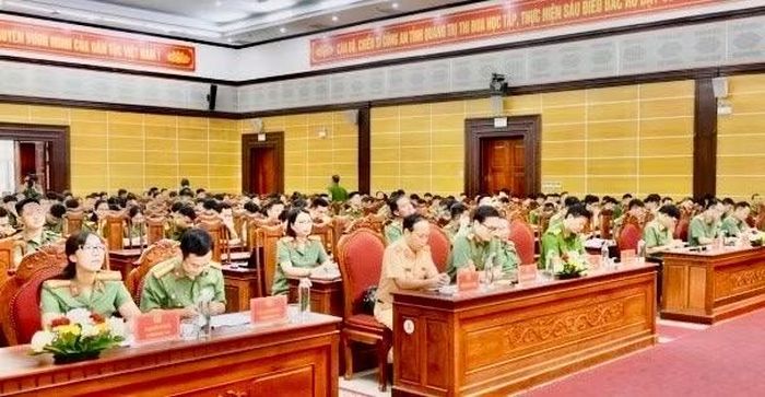 Các đại biểu tham dự hội thảo.