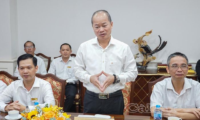 Ông Lê Văn Điệp, Phó Tổng Giám đốc Tập đoàn Thuỷ sản Minh Phú, Tổng Giám đốc Minh Phú Cà Mau và Minh Phú Khánh An, báo cáo tình hình hoạt động sản xuất, kinh doanh của Công ty trong 9 tháng đầu năm 2026.