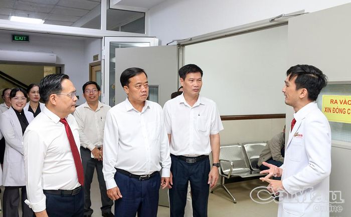 Đại diện Bệnh viện Đa khoa Thanh Vũ MEDIC Bạc Liêu báo cáo tình hình hoạt động tại khoa Cấp cứu.