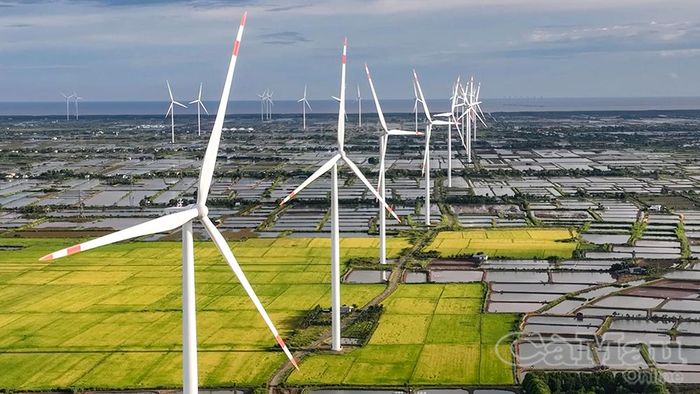 Nhà máy điện gió Hoà Bình 5 thuộc Công ty Cổ phần Năng lượng Hacom Bạc Liêu có công suất 80 MW, sản lượng điện từ đầu năm đến nay đạt khoảng 166 triệu kWh. Doanh nghiệp đang chuẩn bị khởi công Nhà máy điện gió Hoà Bình 5.1.