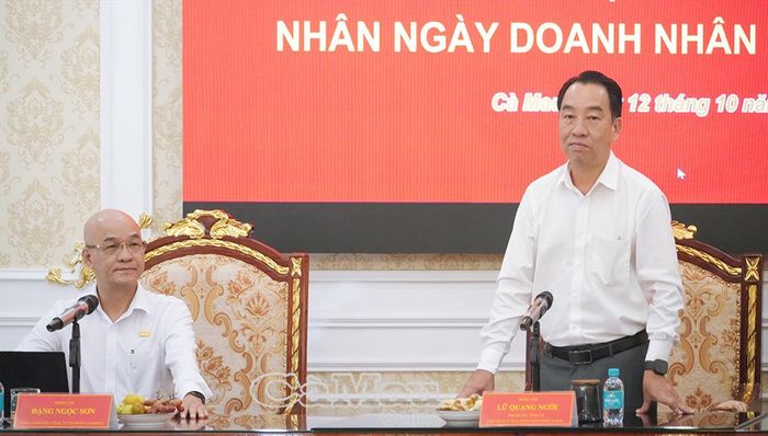 Đồng chí Lữ Quang Ngời phát biểu tại buổi làm việc với Công ty Cổ phần CAMIMEX Group, ghi nhận những đóng góp của doanh nghiệp đối với sự phát triển kinh tế – xã hội của tỉnh.