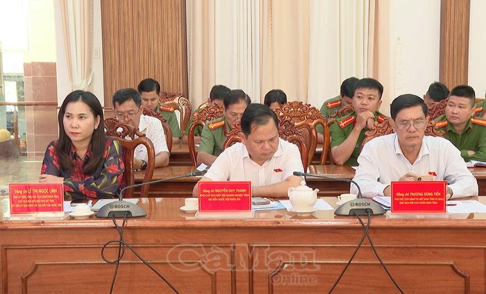Các đại biểu tham dự toạ đàm.