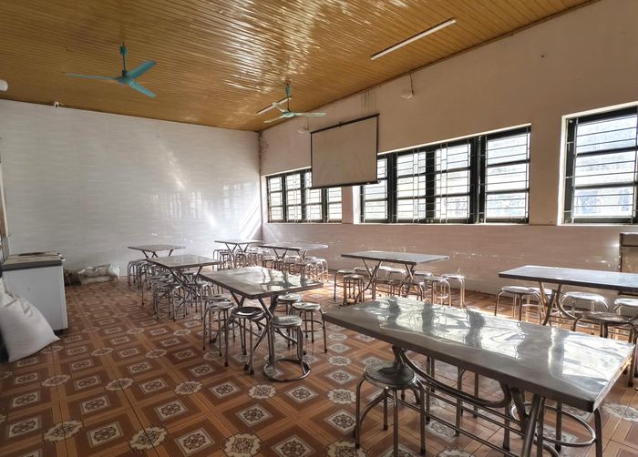 Phòng ăn tại một điểm trường trên địa bàn xã Sín Chải, tỉnh Điện Biên rất khang trang, sạch sẽ. Ảnh: Thanh Hải