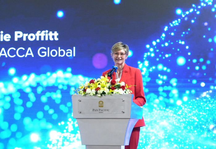 Bà Melanie Proffitt - Chủ tịch ACCA toàn cầu - nhấn mạnh, công nghệ không thể thay thế những phẩm chất mang tính con người. Ảnh: N.LY
