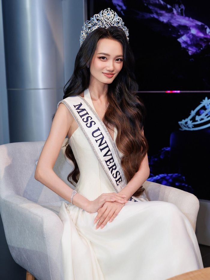 Quỳnh Anh đang bị réo vào những bàn tán rầm rộ khắp MXH ngay sau khi đăng quang.
