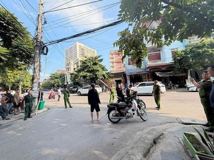 Công an dựng lại hiện trường.
