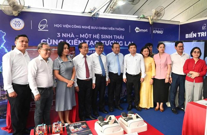 Thứ trưởng Bộ Khoa học và Công nghệ Trần Trung Tính tham dự Hội thảo và tham quan các gian hàng triển lãm tại Ngày hội Khoa học, Công nghệ, Đổi mới sáng tạo và Chuyển đổi số tỉnh Tây Ninh năm 2026.