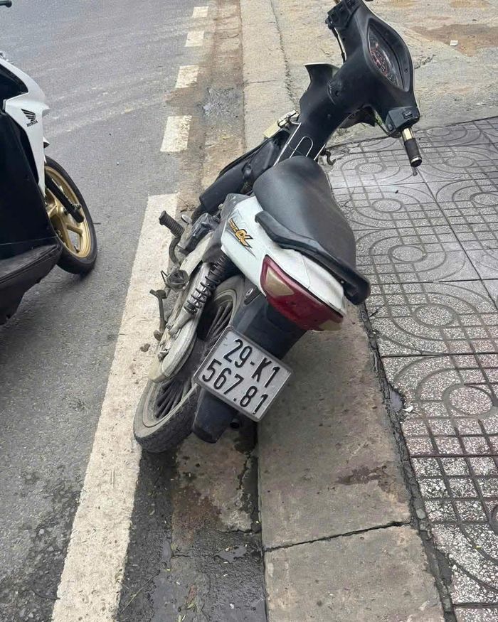 Đối tượng Võ Bảy bị Công an bắt giữ cùng tang vật