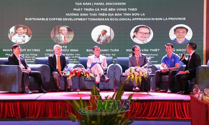 Các đại biểu tham gia toạ đàm phát triển cà phê sinh thái theo hướng bền vững.