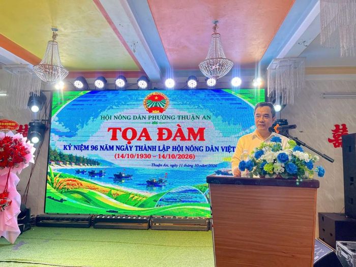 Đồng chí Nguyễn Chí Quang, Thành ủy viên, Ủy viên Ban Chấp hành Trung ương Hội Nông dân Việt Nam, Phó Chủ tịch Ủy ban MTTQ Việt Nam thành phố, Chủ tịch Hội Nông dân thành phố phát biểu tại buổi lễ