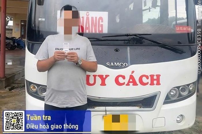 Cảnh sát giao thông Huế kiểm soát giao thông, kiểm tra nồng độ cồn và ma túy đối với lái xe đường dài.