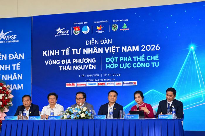 Các diễn giả tại Diễn đàn Kinh tế tư nhân Việt Nam 2026 – Vòng đối thoại địa phương tỉnh Thái Nguyên ngày 12/10/2026 (Ảnh: Phan Chính).