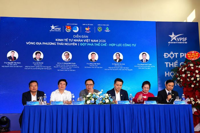 Các diễn giả tại Diễn đàn Kinh tế tư nhân Việt Nam 2026 – Phiên địa phương tỉnh Thái Nguyên ngày 12/10/2026. (Ảnh: Phan Chính)