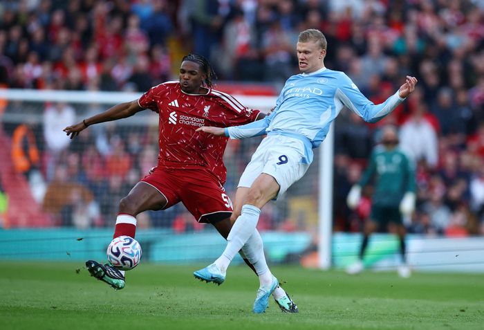 Man City đánh bại Liverpool ngay khi được chơi hơn người. (Ảnh: Reuters)