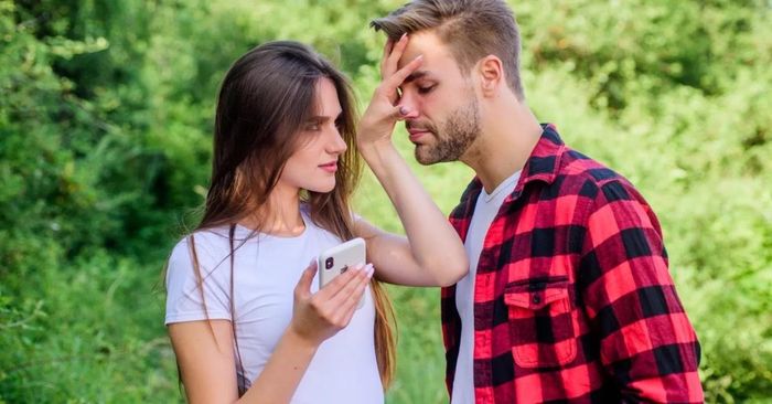 Khi chụp ảnh, cặp đôi nên trao đổi nhiều để có những tấm ảnh ưng ý nhất. (Ảnh: iStock)