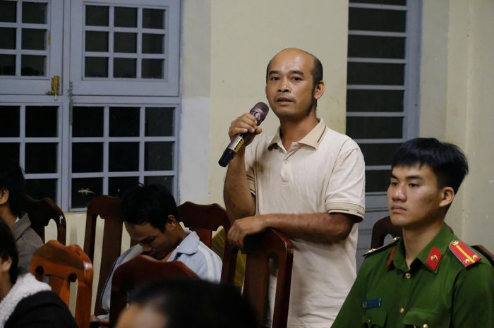 Người dân ý kiến với lãnh đạo xã Đam Rông 2.