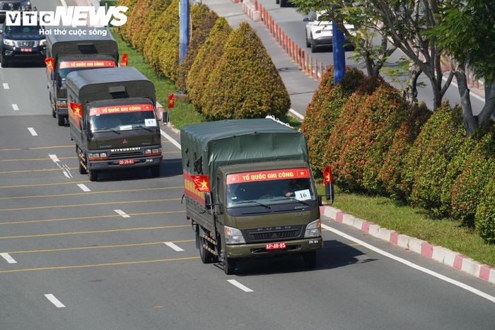 Theo kế hoạch, đoàn xe sẽ đi qua các tuyến đường gồm: Trường Sơn, Cách Mạng Tháng Tám, Điện Biên Phủ, cầu Sài Gòn, Võ Nguyên Giáp và Xa lộ Hà Nội để đến Nghĩa trang Liệt sĩ TP.HCM.