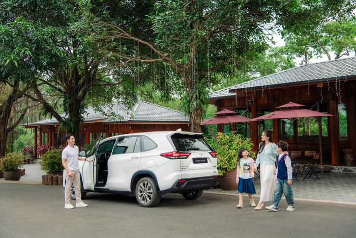 Innova Cross HEV - lựa chọn thực dụng cho gia đình.