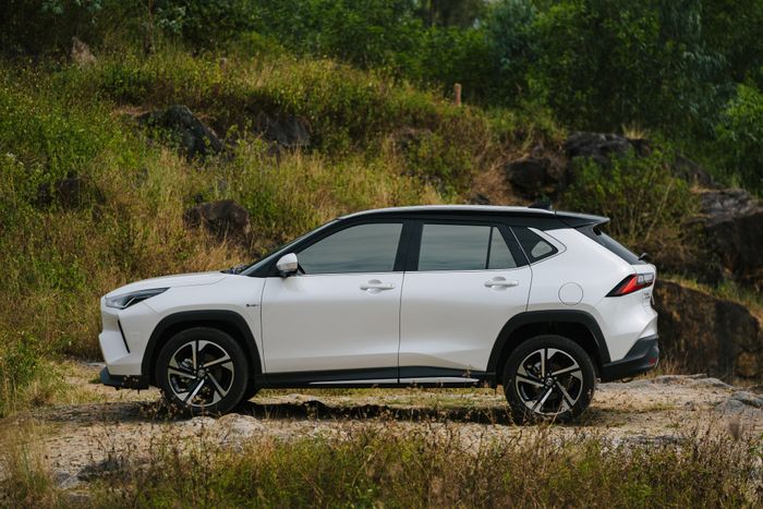 Yaris Cross HEV ưu đãi đến 100% lệ phí trước bạ trong tháng 10.