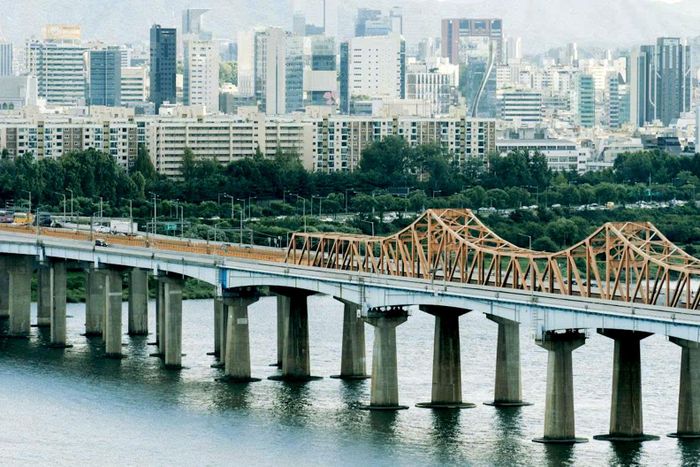 Một góc khác của sông Hàn.