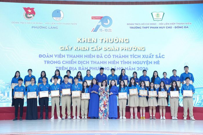 Các cá nhân được vinh danh vì những thành tích xuất sắc trong Chiến dịch Thanh niên tình nguyện hè năm 2026. Ảnh: Phạm Mạnh