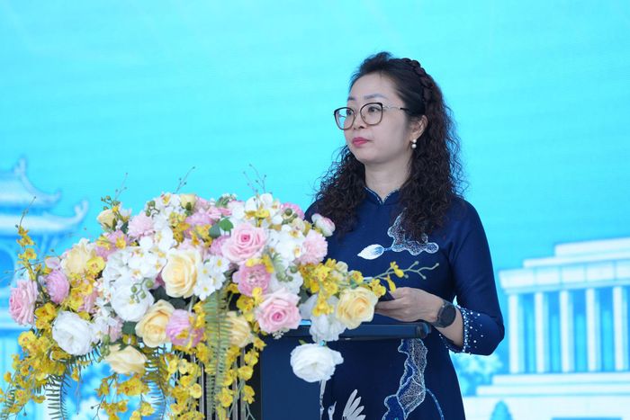 Đồng chí Nguyễn Thị Minh Hiền, Phó Bí thư Thường trực Đảng ủy phường Láng yêu cầu Đoàn thanh niên phải tạo môi trường để đoàn viên đề xuất sáng kiến, giải quyết vấn đề thực tế. Ảnh: Phạm Mạnh