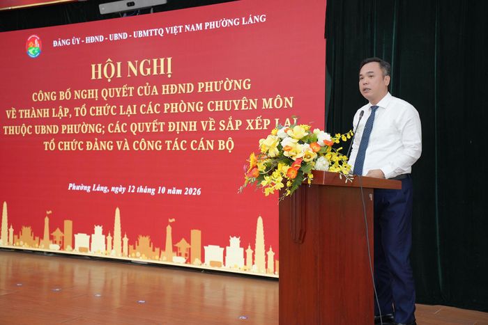 Đồng chí Nguyễn Hồng Dân, Bí thư Đảng ủy, Chủ tịch HĐND phường Láng yêu cầu các đơn vị cần khẩn trương ổn định tổ chức, xây dựng quy chế làm việc và phân công nhiệm vụ cụ thể trong cấp ủy. Ảnh: Phạm Mạnh