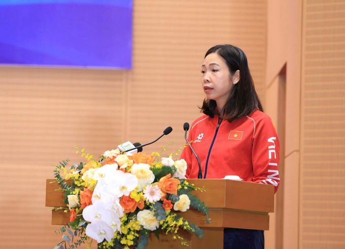 HLV đội tuyển cầu mây Việt Nam Hoàng Thái Xuân phát biểu tại sự kiện. Ảnh: Viết Thành.