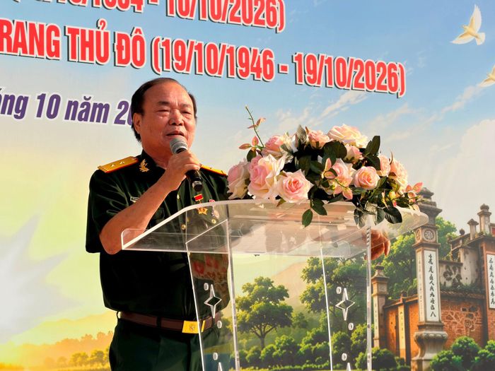 Cựu chiến binh trên địa bàn xã Phúc Thịnh chi sẻ những câu chuyện về truyền thống lịch sử quê hương. Ảnh: Thanh Hà