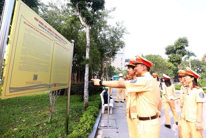 Ôn lại truyền thống vẻ vang. Ảnh: Trọng Phú