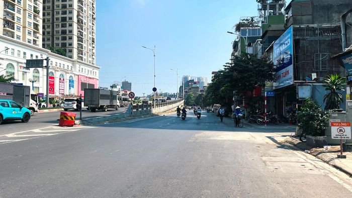 Một góc tuyến phố Minh Khai (phường Vĩnh Tuy) với hạ tầng giao thông đồng bộ, rộng thoáng, tạo không gian thuận lợi cho các tiện ích đô thị thông minh hiện diện. Ảnh: Việt Thắng