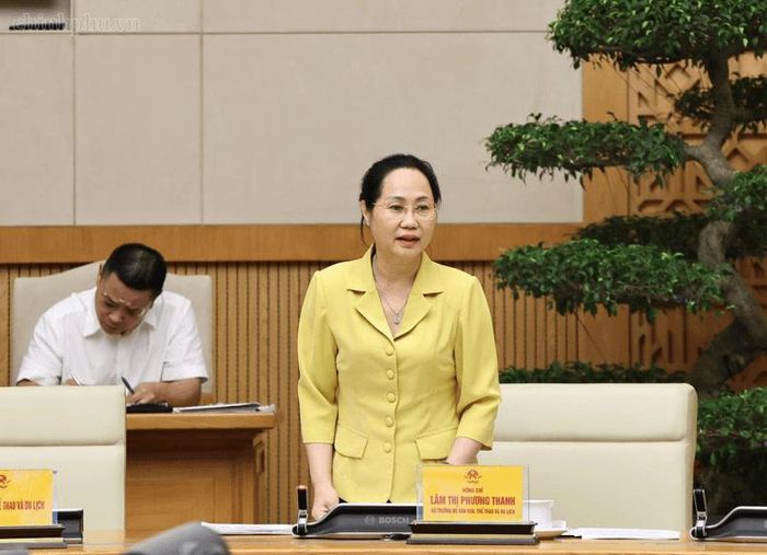 Bộ trưởng Bộ Văn hóa, Thể thao và Du lịch Lâm Thị Phương Thanh báo cáo tại hội nghị. Ảnh: chinhphu.vn/Thu Giang