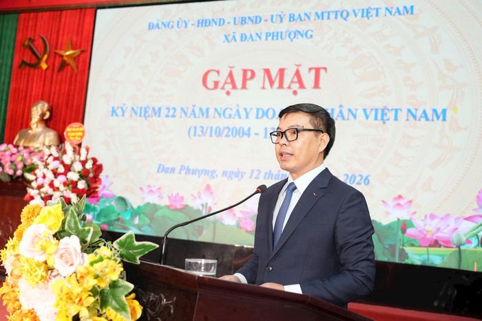 Phó Chủ tịch UBND xã Đan Phượng Nguyễn Đăng Thịnh thông tin tại hội nghị. Ảnh: Nga Nguyễn