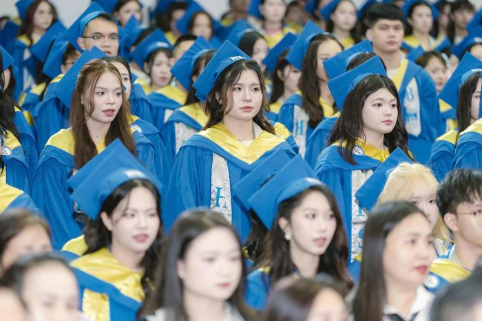 Hiện cả nước có gần 2,8 triệu người học, trong đó gần 2,6 triệu sinh viên đại học. Ảnh: HSB