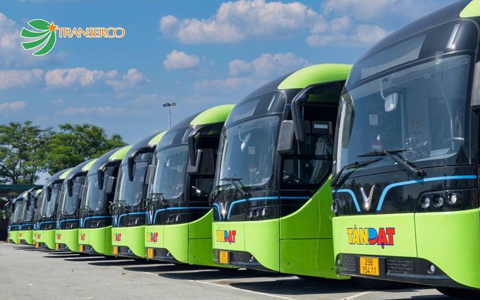 Dàn xe buýt điện mới của Trung tâm Tân Đạt được đưa vào khai thác trên tuyến 33. Ảnh: Transerco