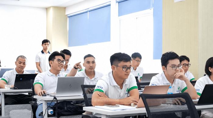 Các học viên biến kiến thức thành cách làm mới đưa vào chính công việc hằng ngày tại đơn vị. Ảnh: PETROVIETNAM