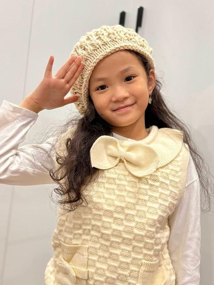 Hình ảnh ở tuổi lên 8 của con gái NSƯT Nguyệt Hằng.