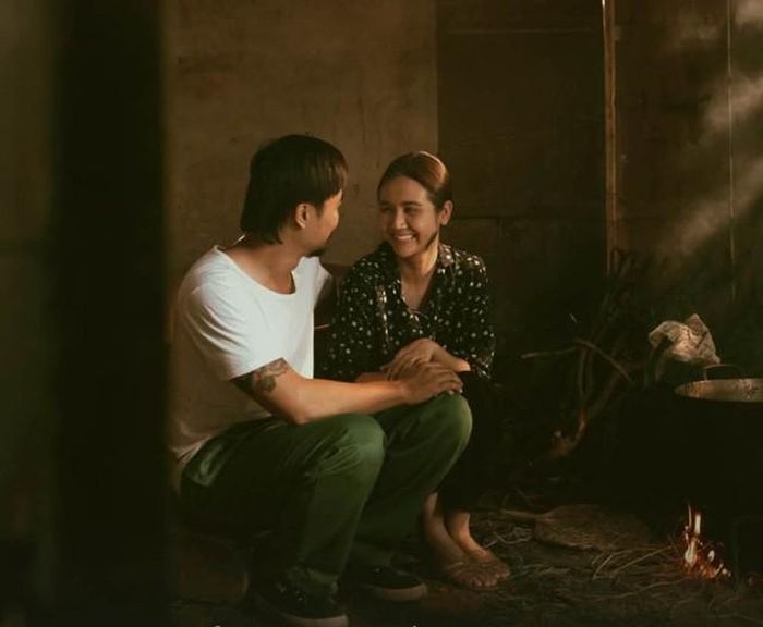 Huyền Lizzie lần đầu đóng cặp vợ chồng với Duy Hưng. Ảnh VFC