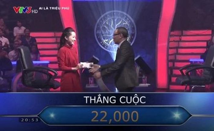 Sau khi vượt qua 10 câu hỏi, cô giành được 22 triệu đồng và dừng cuộc chơi ở câu số 11. Đây cũng là lần khán giả có dịp thấy Minh Hương thử sức với vai trò người chơi trên ghế nóng của chương trình.