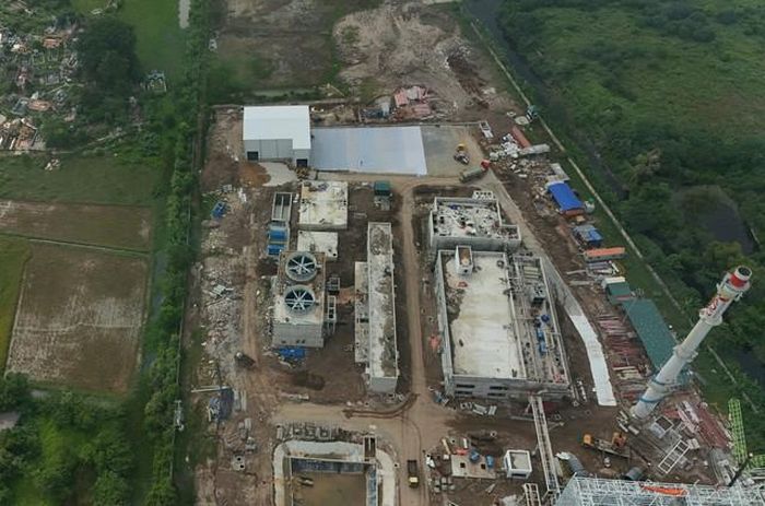 Ghi nhận sâu bên trong, khu vực lò đốt và các hạng mục chính của nhà máy điện rác nhìn từ trên cao, hiện chưa thể hoàn thành và vận hành thương mại theo đúng kế hoạch ban đầu - (ảnh Nhật Tân).