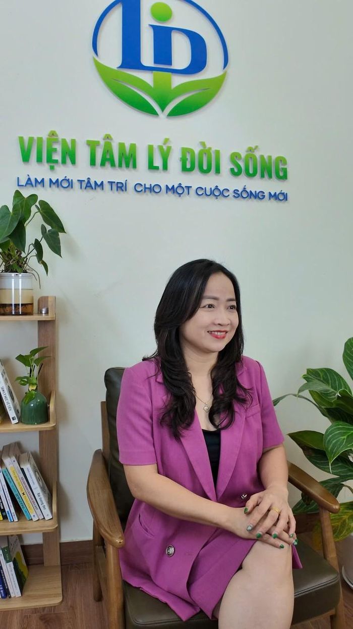 Thạc sĩ tâm lý Dương Hà - Viện trưởng viện tâm lý đời sống. Ảnh NVCC.