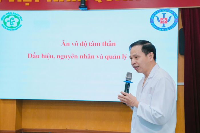 PGS.TS Nguyễn Văn Tuấn, Viện trưởng Viện Sức khỏe tâm thần chia sẻ thêm thông tin với báo chí về chứng ăn vô độ. Ảnh: Thế Anh