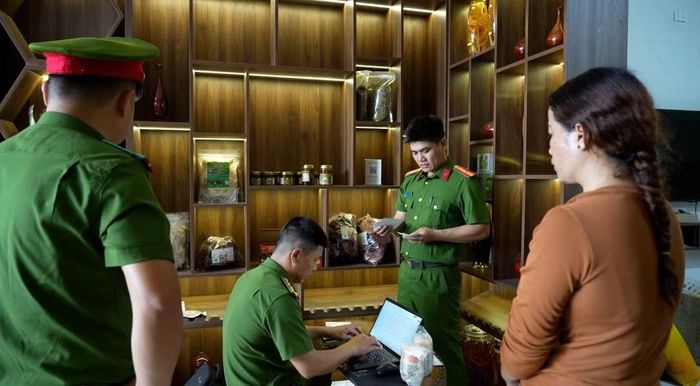 Công an tỉnh Quảng Ngãi khám xét cơ sở "Già làng Tây Nguyên". Ảnh: Công an tỉnh Quảng Ngãi.