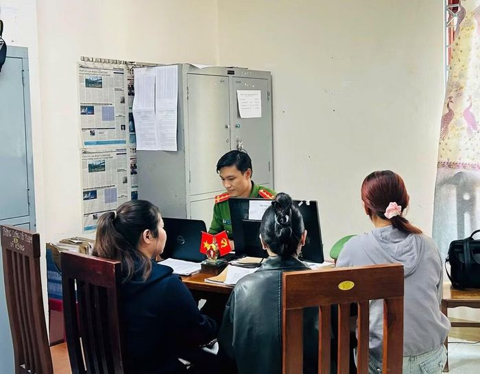 3 cô gái làm việc tại cơ quan chức năng. (Ảnh: Công an tỉnh Gia Lai)