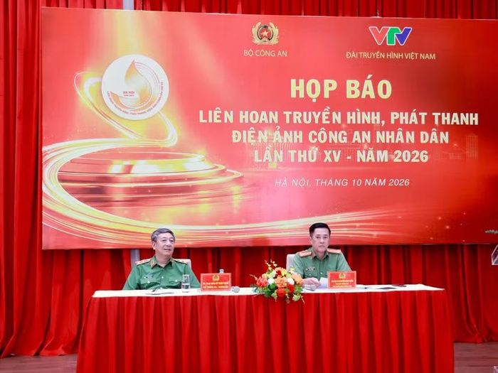 Đại diện Ban Tổ chức thông tin về Liên hoan Truyền hình, Phát thanh, Điện ảnh CAND lần thứ XV năm 2026 tại sự kiện họp báo diễn ra sáng 13-10-2026 tại Hà Nội