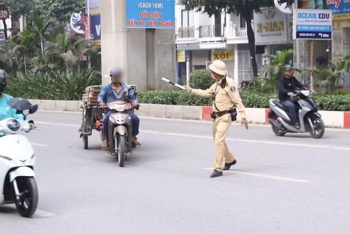 Trường hợp điều khiển xe máy kéo theo xe khác được tổ công tác kiểm tra, xử lý