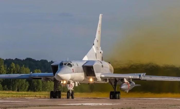 Kh-22 có tầm bắn lớn và tốc độ cao, nhưng được phát triển từ thời công nghệ dẫn đường rất khác hiện nay. Nga đã phát triển Kh-32 như một bước tiến của dòng tên lửa này.