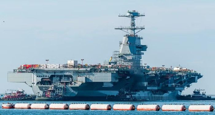 Trong cuộc điện đàm với thủy thủ tàu sân bay USS Ronald Reagan vào tháng 11/2018, ông từng hỏi hạm trưởng về sự khác biệt giữa 2 phương pháp. Người chỉ huy thừa nhận hệ thống hơi nước đáng tin cậy, nhưng vẫn ưu tiên công nghệ điện từ.