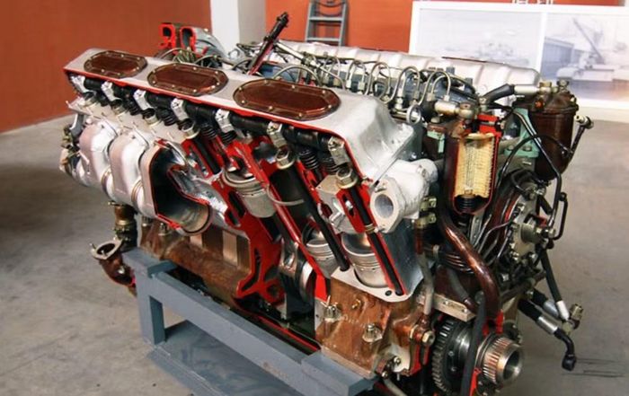 Động cơ diesel có công suất được công bố khoảng 1.130 mã lực giúp phương tiện duy trì khả năng cơ động dù có khối lượng lớn và mang nhiều trang bị bổ sung.